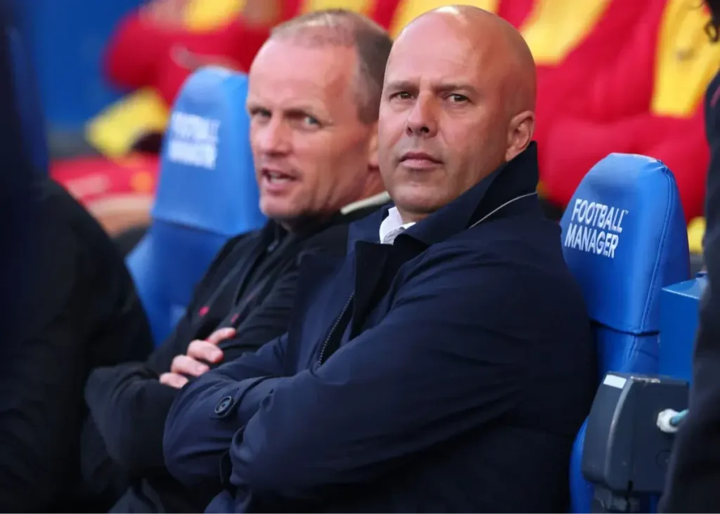 اشلوت: اگر بازیکن نخریم، احمق هستیم!