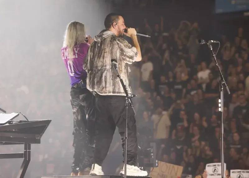 افتتاحیه فینال لیگ قهرمانان با گروه افسانه‌ای