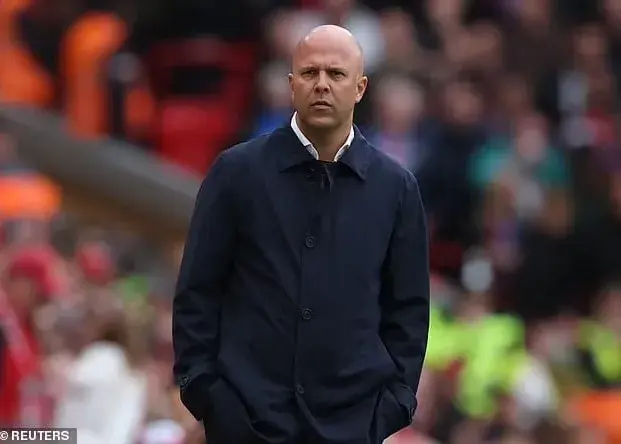 انصراف اشلوت از جلسه مربیان به خاطر لیورپولی‌ها