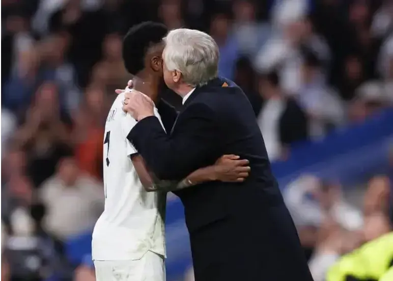 بازگشت وینی به برنابئو برای وداع با آنچلوتی