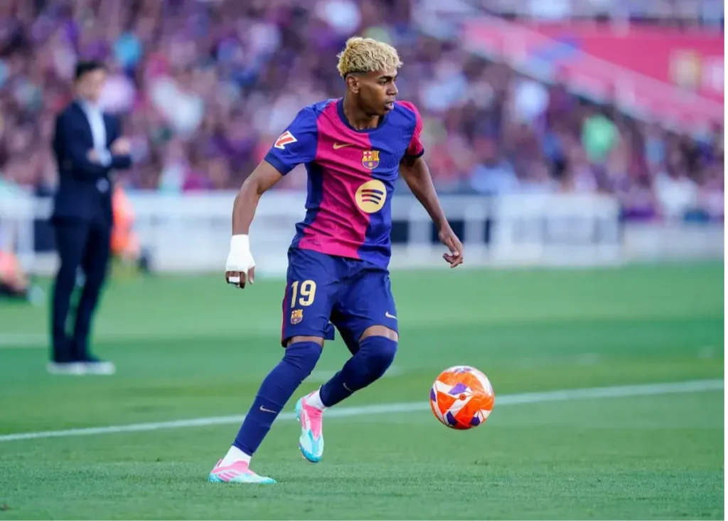 بزرگترین حامی یامال پس از طلاق والدینش