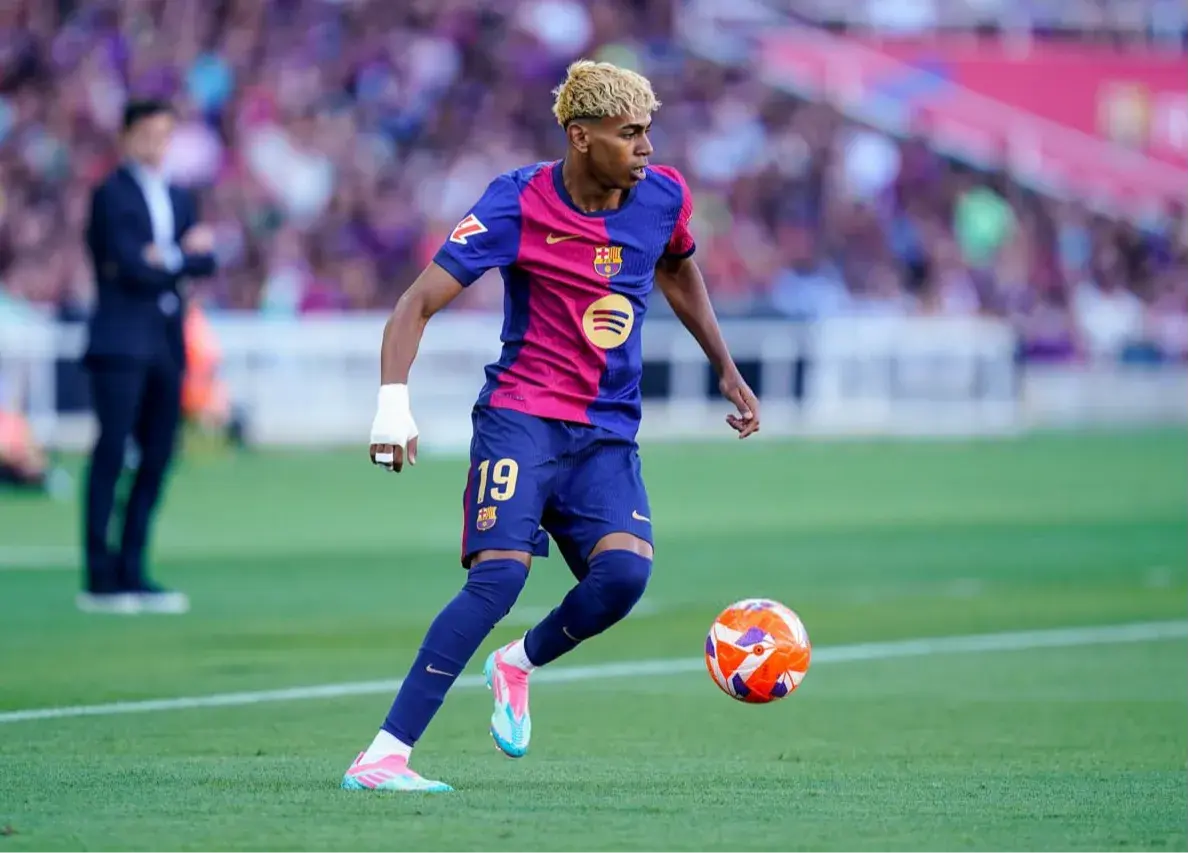 بزرگترین حامی یامال پس از طلاق والدینش