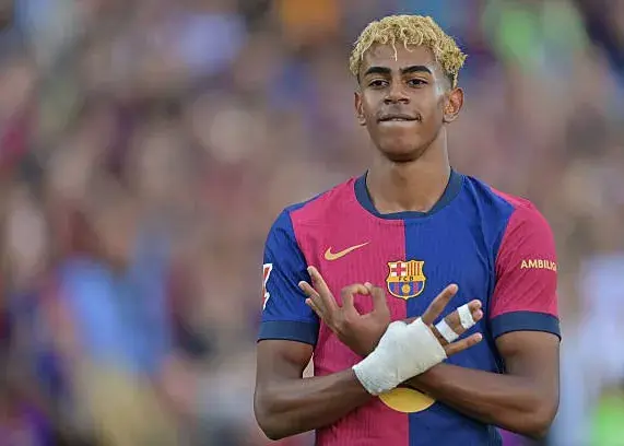 بهترین بازیکن جهان پنج سال تمدید کرد!