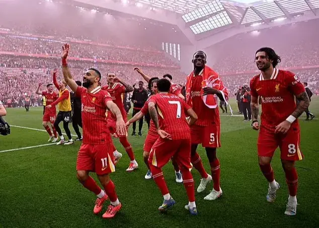 اتفاق تاریخی در آنفیلد: دو تونل افتخار در یک بازی