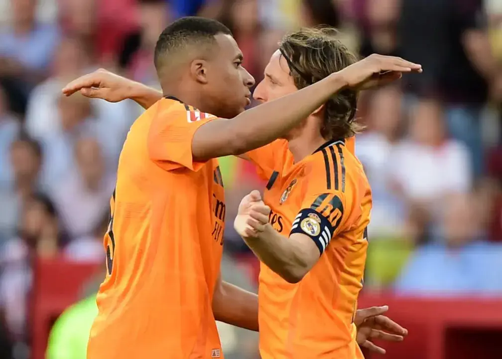 خداحافظی امباپه با مودریچ: تو تاریخ رئال را نوشتی!