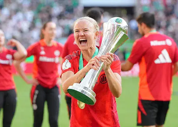 دبل قهرمانی باشکوه زنان بایرن در فوتبال آلمان!