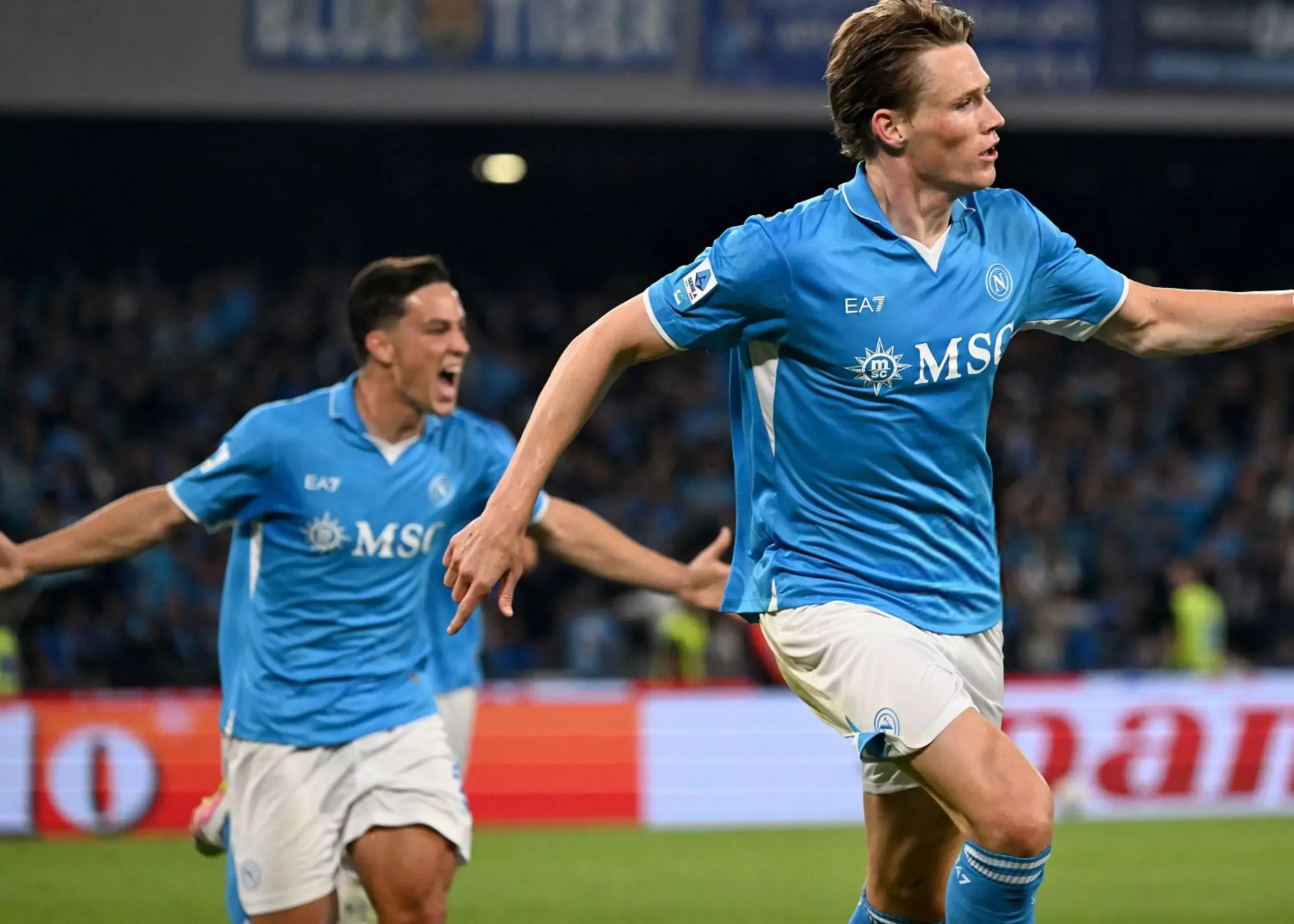 دیوانه‌وارترین قهرمانی ممکن: بخوان و شادی کن ناپولی!