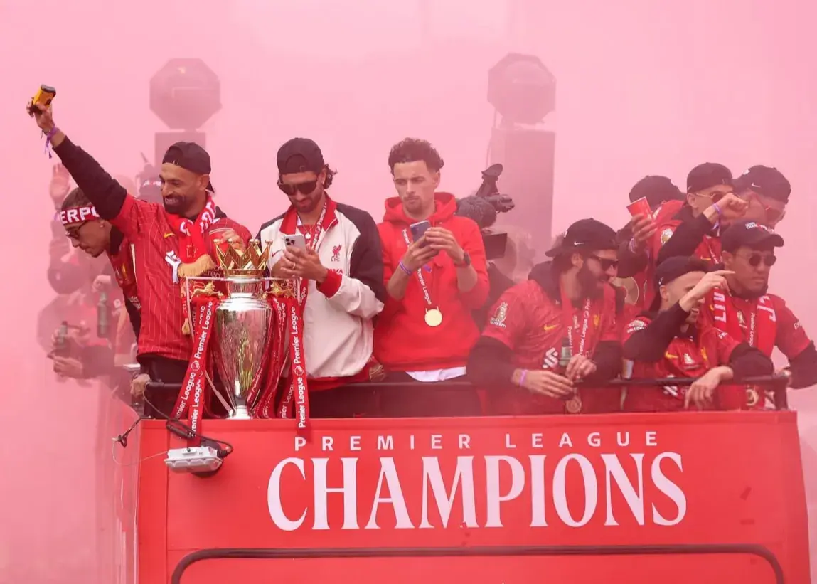 رژه باشکوه لیورپول: دریای سرخ در بندر (عکس)‏