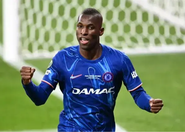 ظاهر عجیب ستاره چلسی در جشن قهرمانی (عکس)