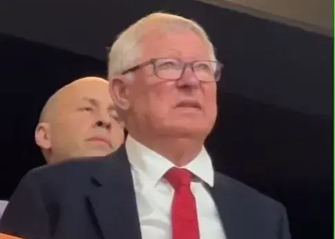 فرگوسن از دیدن شکست یونایتد زجر کشید (عکس)