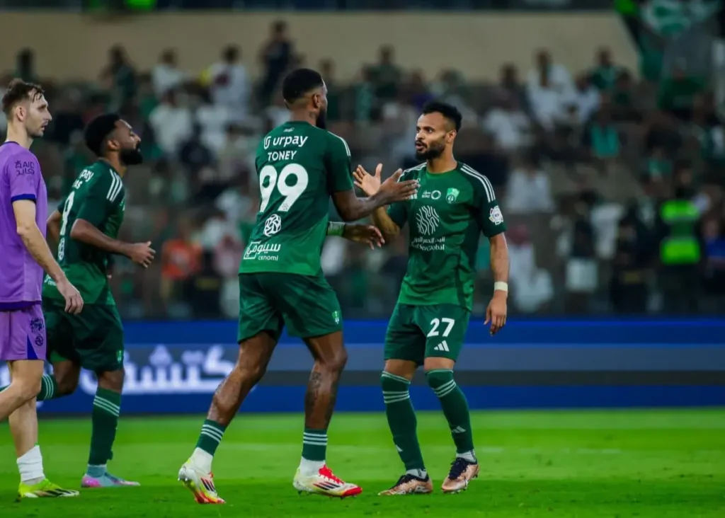 قهرمان آسیا به بیخ گوش النصر چسبید