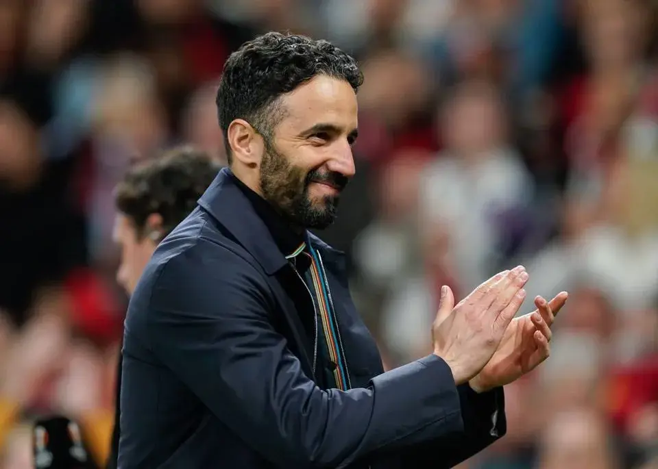 لحظه خنده‌دار نشست خبری آموریم در مالزی