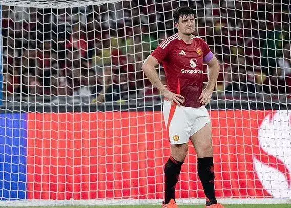 منچستریونایتد در مالزی سوژه خنده شد!