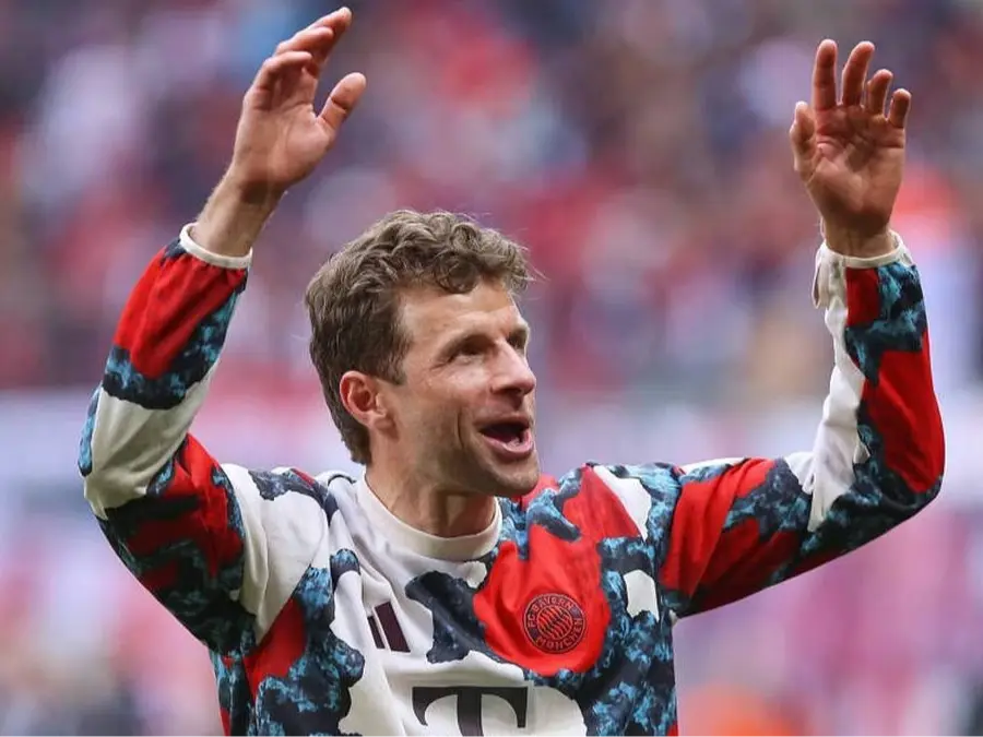 خوشحال از جذب ستاره آلمانی/ استقبال عجیب بومی از مولر در کانادا! (عکس)