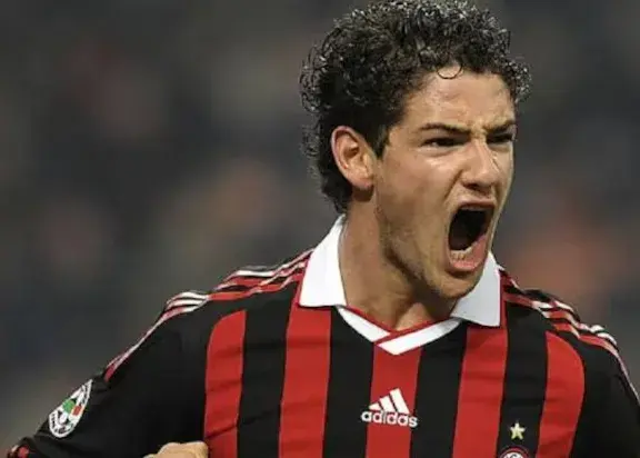 یا به میلان برمی‌گردم یا از فوتبال خداحافظی می‌کنم