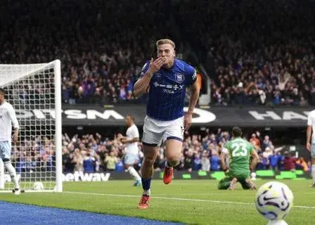 یونایتد مهاجم سابق سیتی را می‌خرد