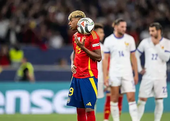 یامال کلکسیون گلزنی به فرانسه را تکمیل کرد (عکس)