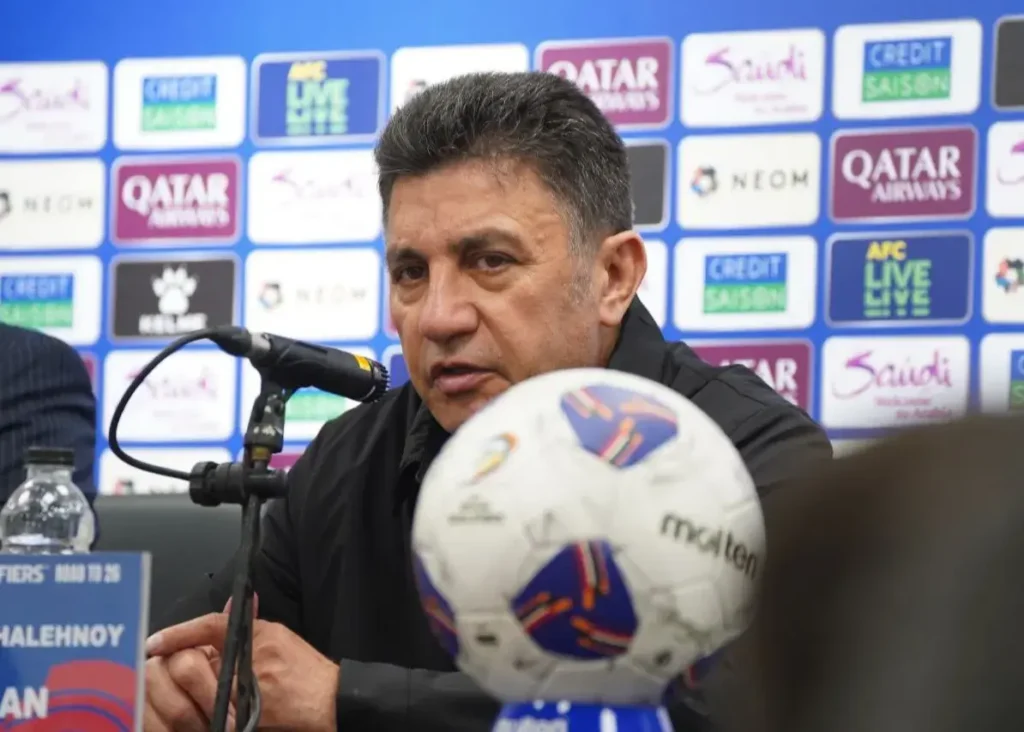 نشست خبری قلعه‌نویی در ورزشگاه خاطره‌انگیز