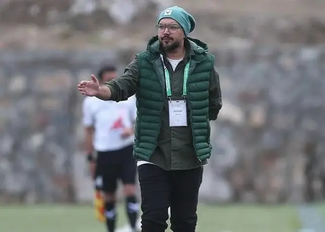 سایه ربیعی روی نیمکت هوادار