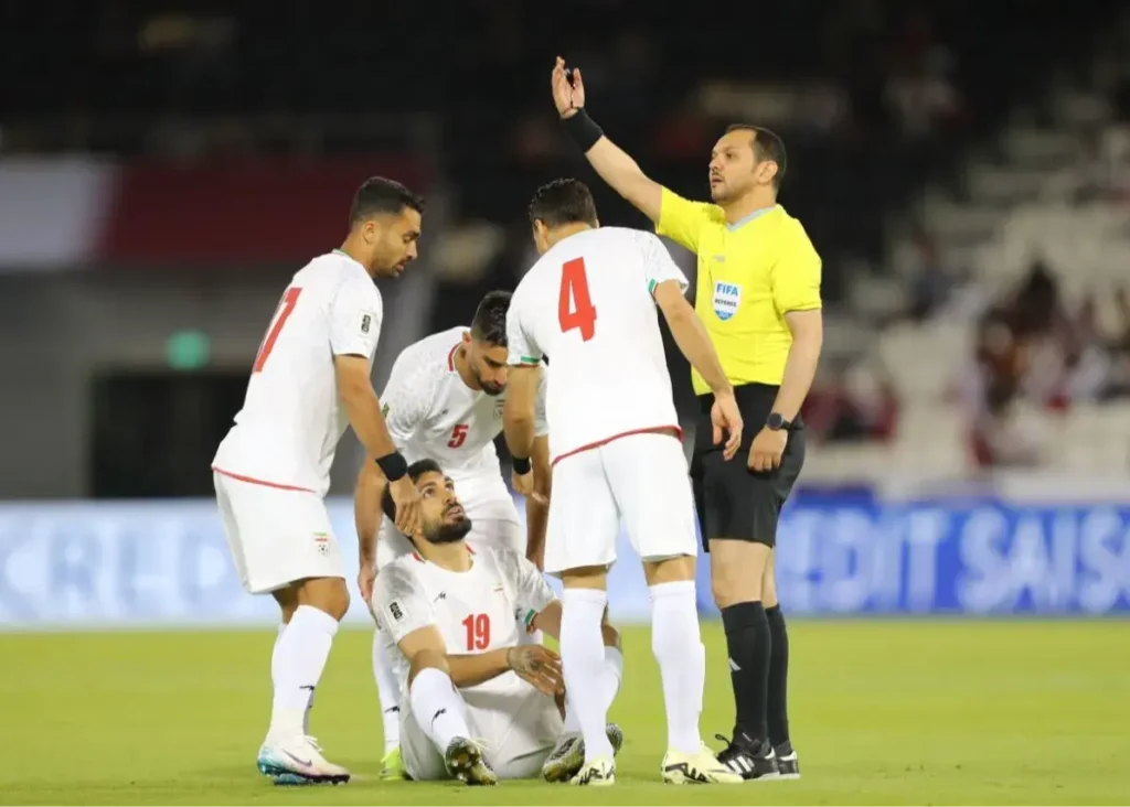 مماشات عجیب داور با ستاره قطر مقابل ایران (عکس)