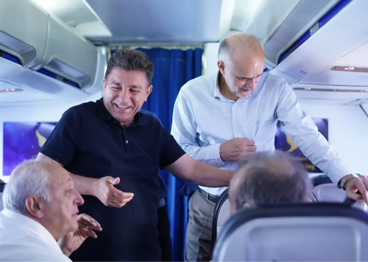 بگو بخند قلعه‌نویی در ارتفاع ده هزار پایی