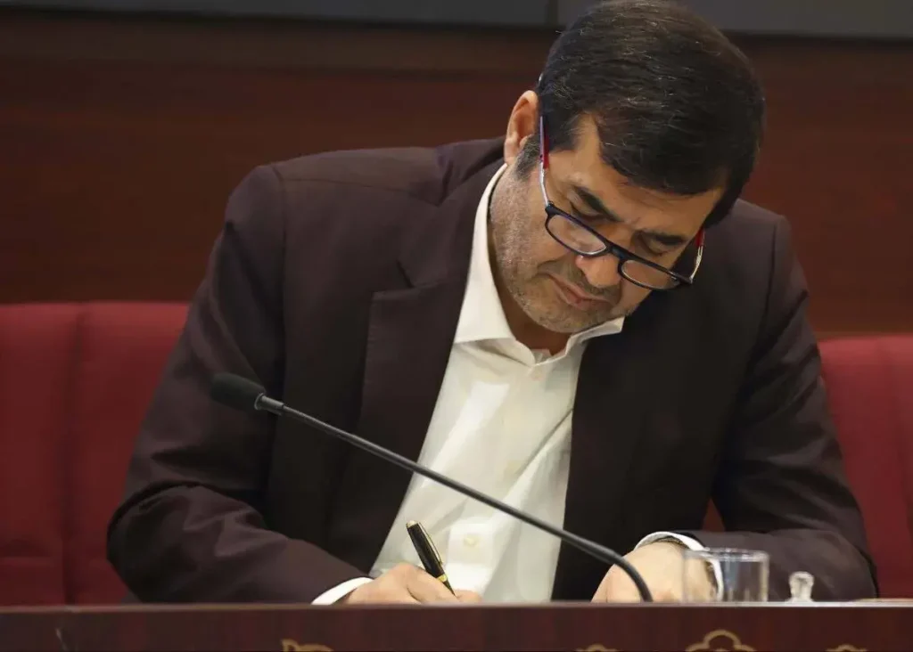 ملوان، وزیر ، استقلال و بنیادی‌فر!