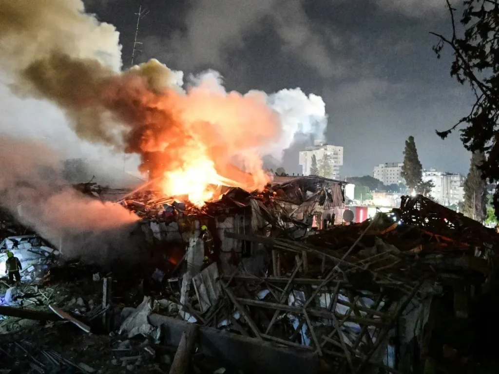 ۱۰ کشته و ۲۰۰ زخمی در حمله موشکی ایران به رژیم صهیونیستی