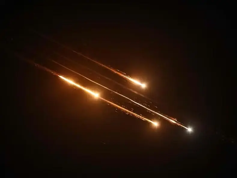 رویارویی موشکی ایران در آسمان تل‌آویو (عکس)