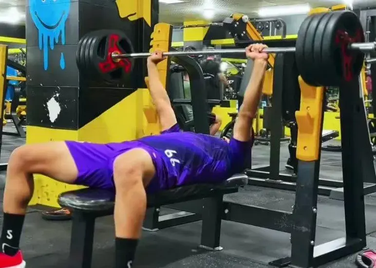 تعطیلات برای بمب سپاهان معنی ندارد (عکس)