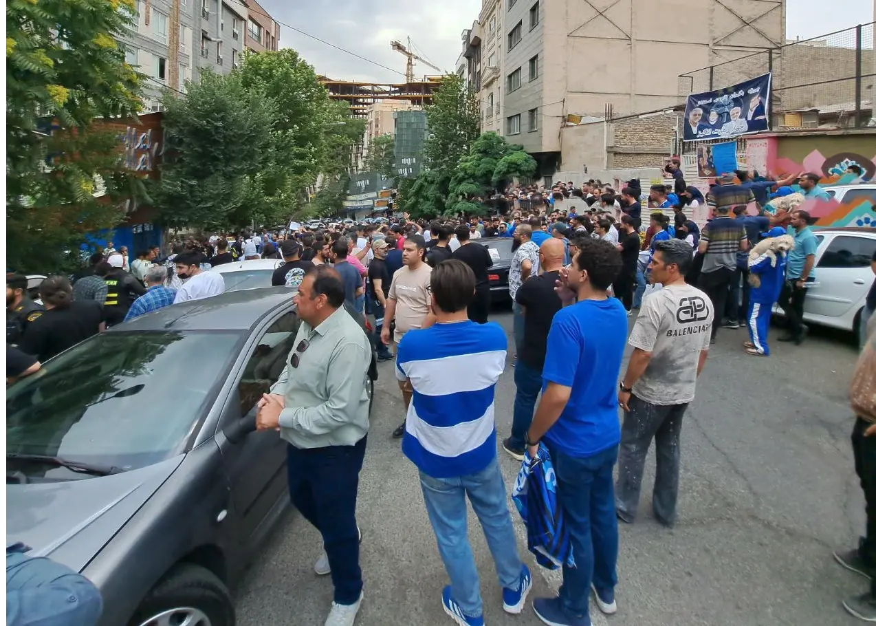 صدای اعتراض استقلالی‌ها در سعادت آباد پیچید!