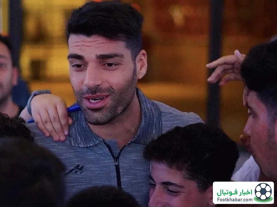 استقبال گرم نونهالان فوتبالیست از طارمی (عکس)