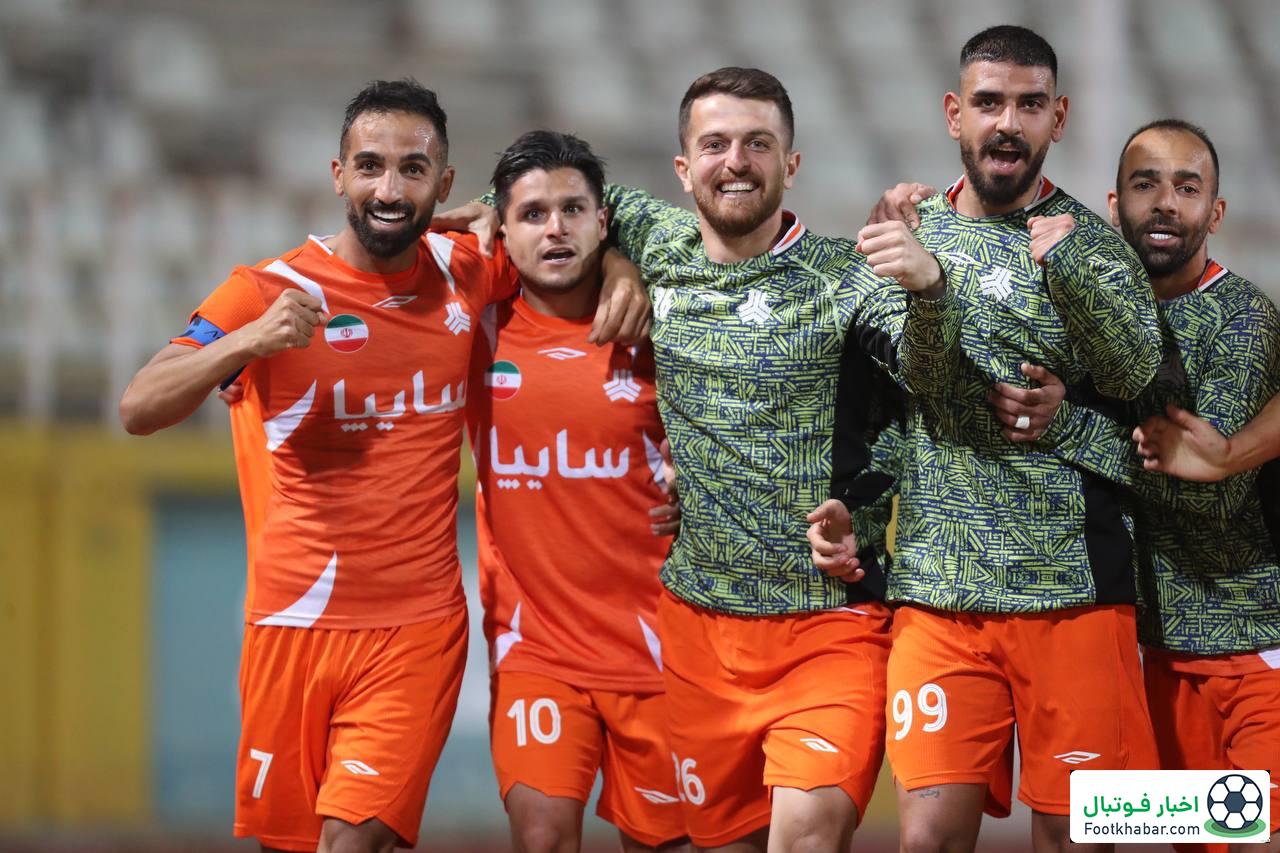 سه گزینه اصلی برای نیمکت قهرمان سابق لیگ برتر