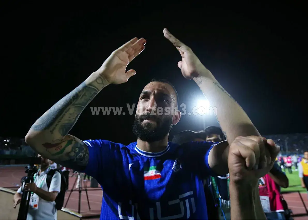 هدیه روزبه به استقلالی‌ها: یک جام + چهار قلب آبی