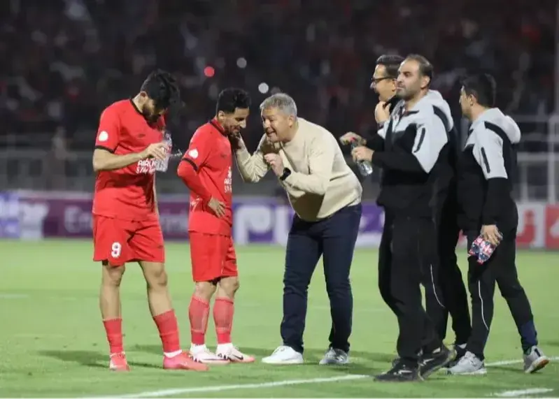 اسکوچیچ مشغول کار است!