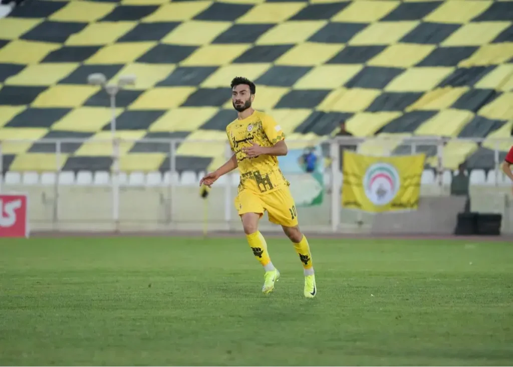 ستاره فجر سپاسی جدا شد