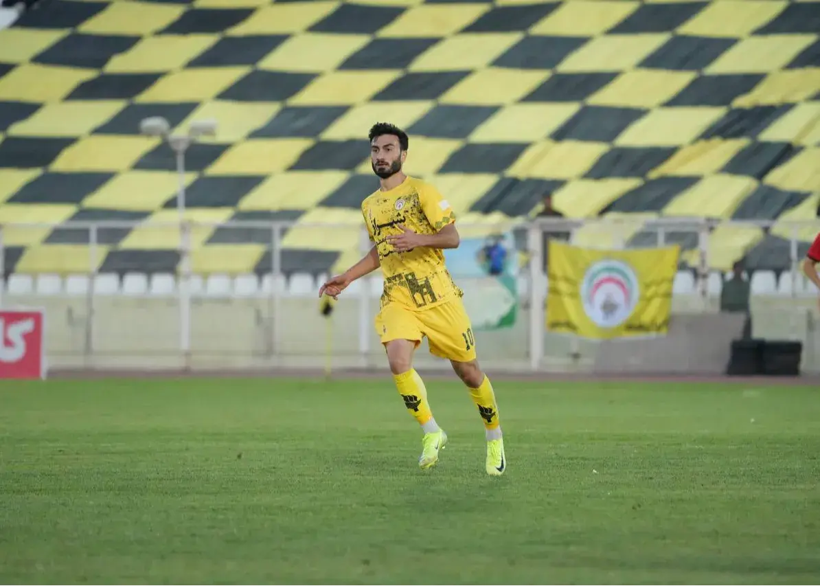 ستاره فجر سپاسی جدا شد