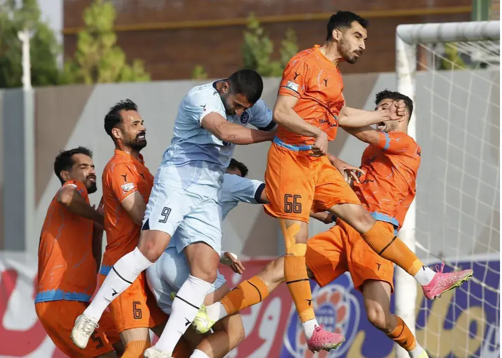 یک کرمانی جانشین فکری