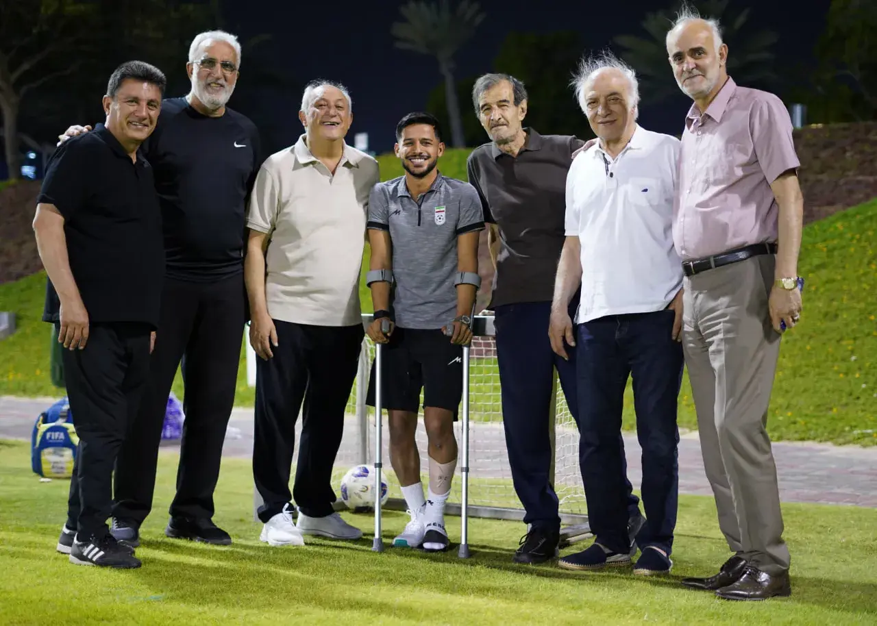 مهدی قایدی در آغوش یاران (عکس)