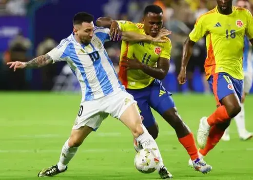 آرژانتین ۱-۱ کلمبیا: کاری از مسی برنیامد