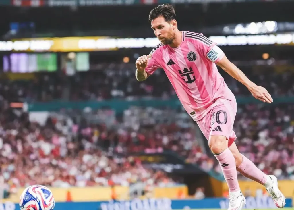 ارتفاع چمن زمین اینترمیامی را هم مسی تعیین می‌کند!