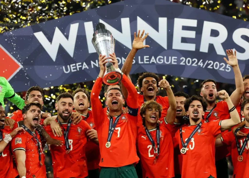 اسپانیا 2(3)-(5)2 پرتغال: جام در دستان رونالدو