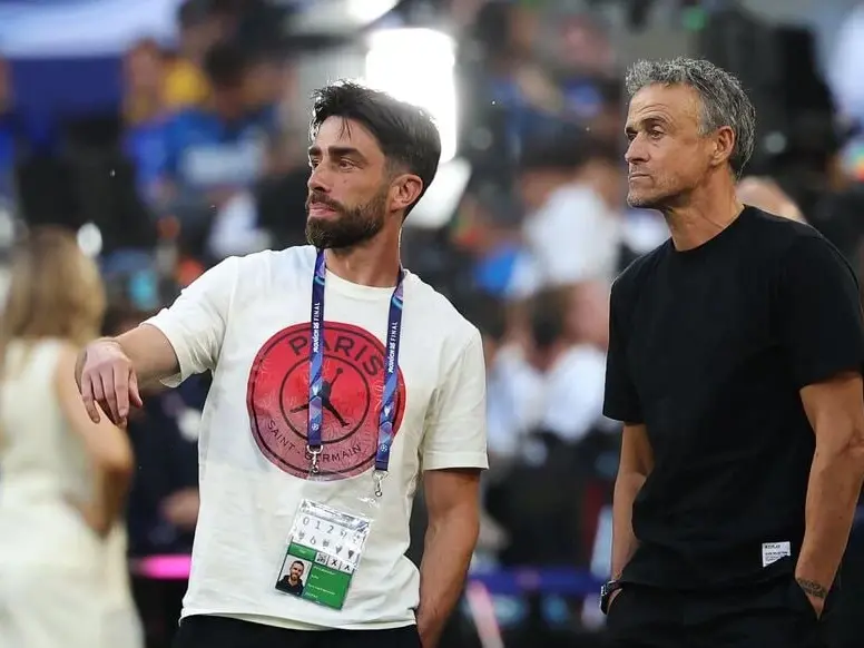 اشک دست راست انریکه در زمین درآمد (عکس)