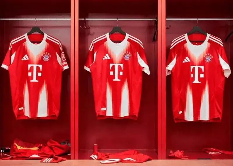 انتقادات از پیراهن بایرن: مانند پیش‌بند بچه!