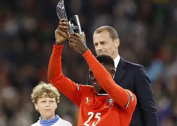 بالاتر از رونالدو و یامال: نونو مندس، بهترین بازیکن اروپا