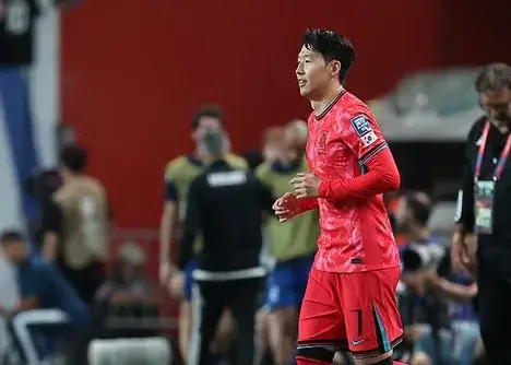 تعجب سون از خبرنگاران: چقدر از بازنشستگی می‌پرسید!‏