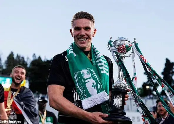 تهدید مهاجم پرطرفدار: جدا نشوم اعتصاب می‌کنم!