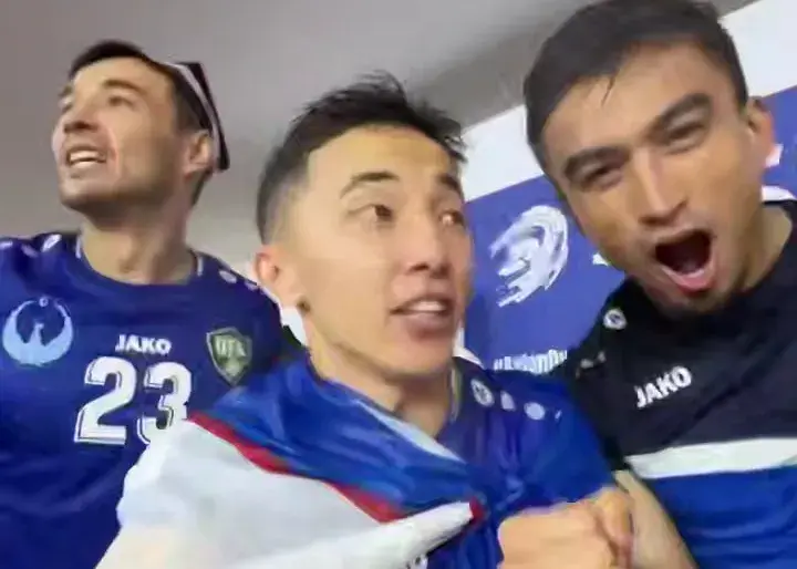 حمله بازیکنان ازبکستان به سرمربی‌شان (عکس)