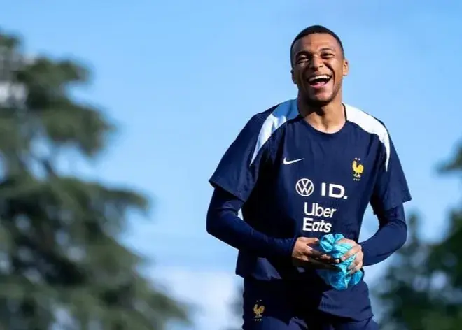 حواشی فینال چمپیونزلیگ به اردوی فرانسه کشیده شد