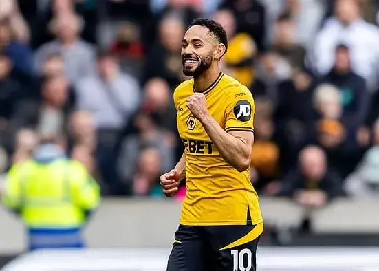 خرید نجات‌بخش یونایتد وارد منچستر شد (عکس)