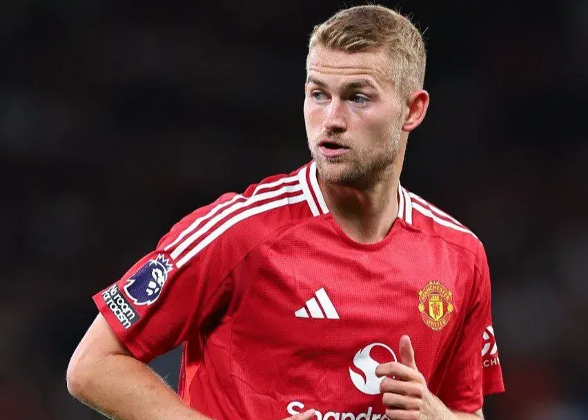 دفاع دی‌لیخت از آموریم: خوشم می‌آید رُک است!